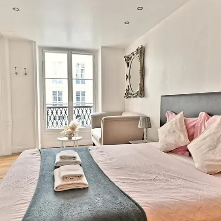 Pleasant Close To Galerie Lafayette - Ii * Paris