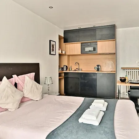 Pleasant Close To Galerie Lafayette - Ii Apartment